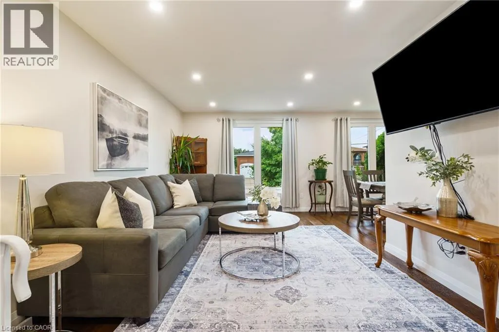 444 QUEEN VICTORIA Drive