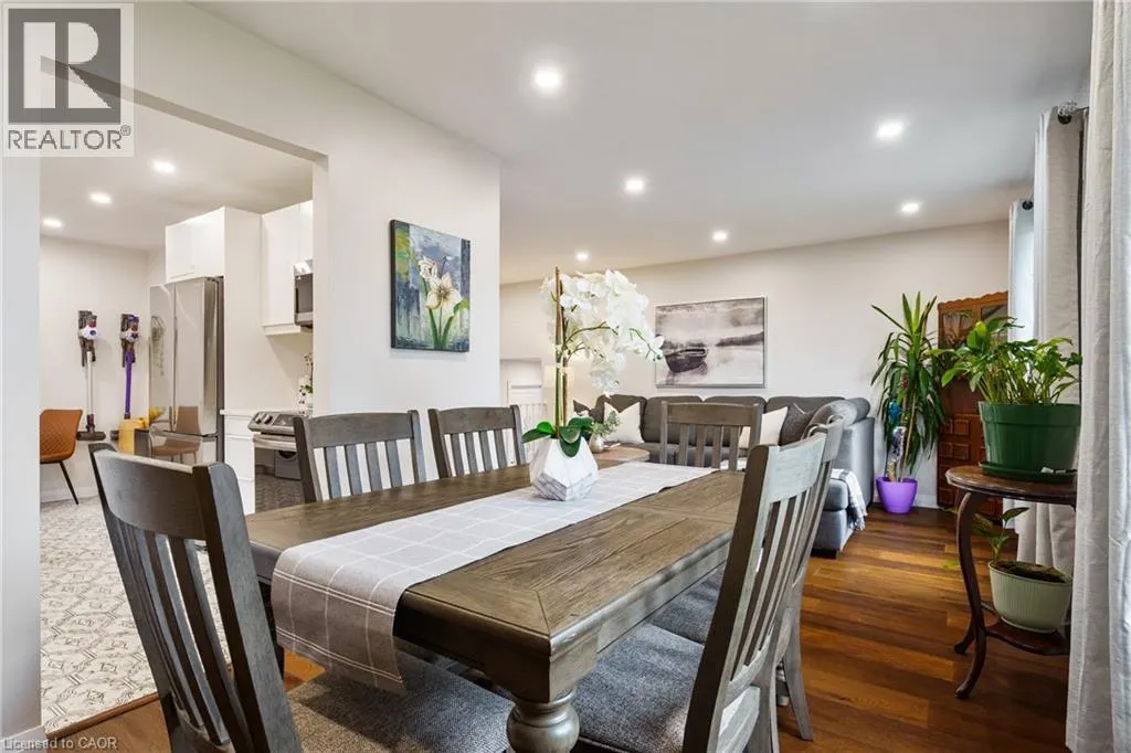 444 QUEEN VICTORIA Drive