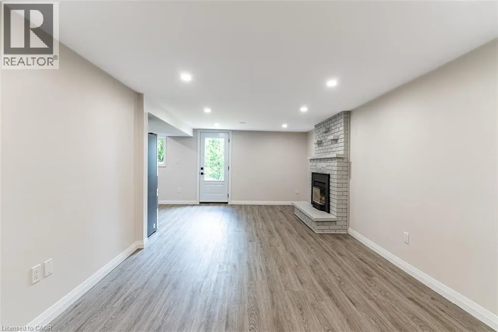 444 QUEEN VICTORIA Drive