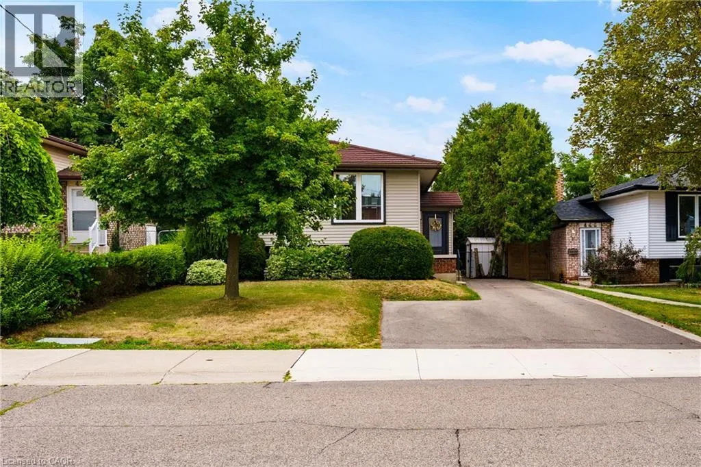 444 QUEEN VICTORIA Drive