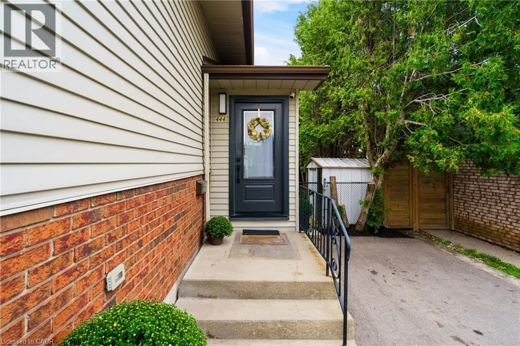 444 QUEEN VICTORIA Drive