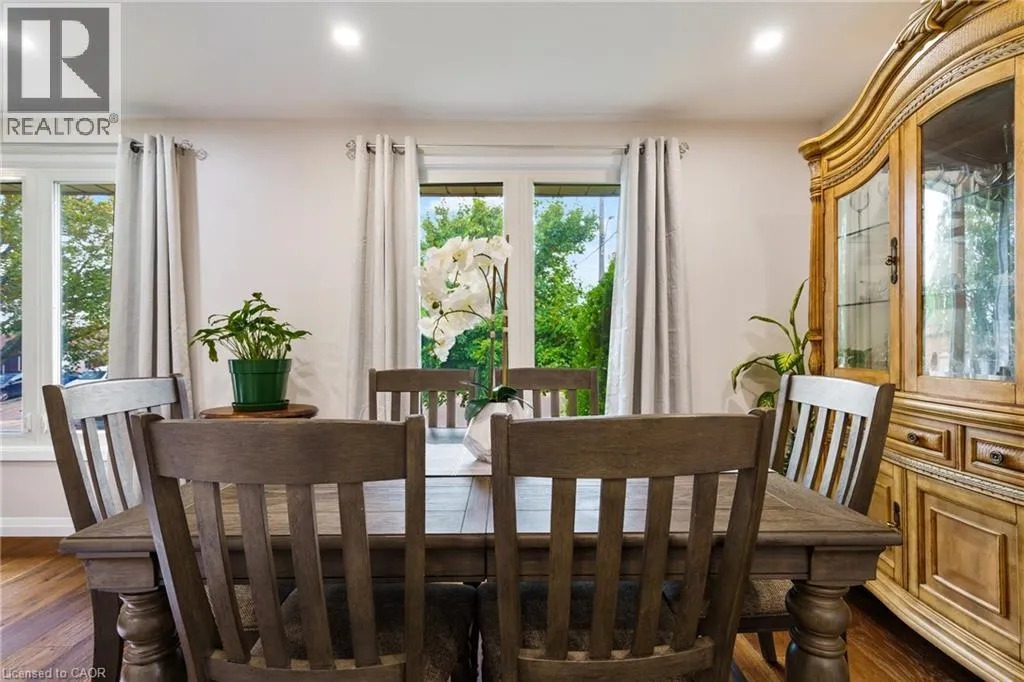 444 QUEEN VICTORIA Drive