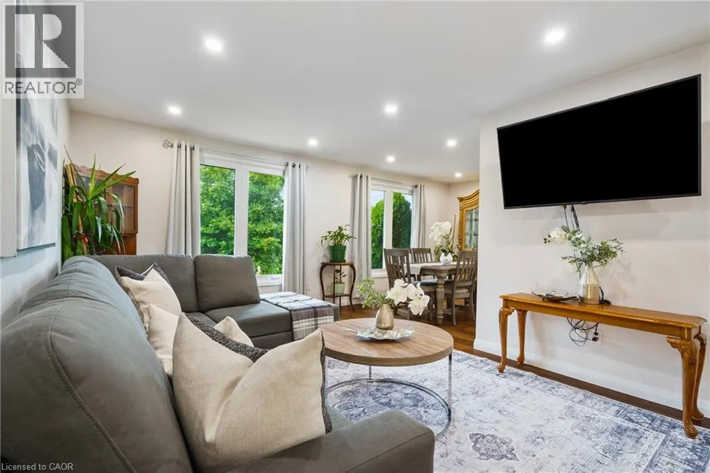 444 QUEEN VICTORIA Drive