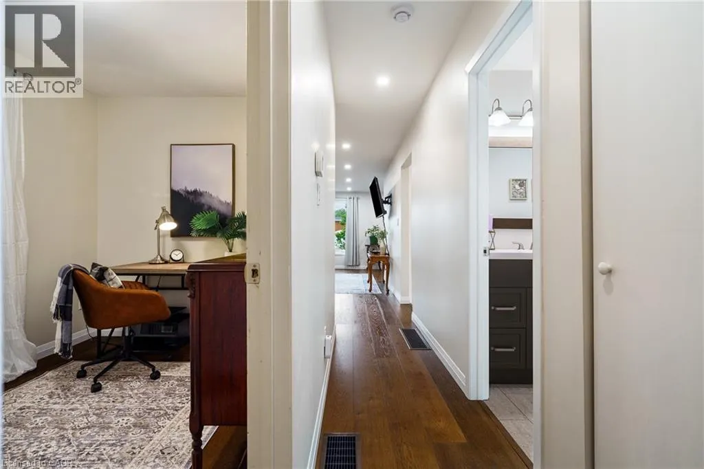 444 QUEEN VICTORIA Drive