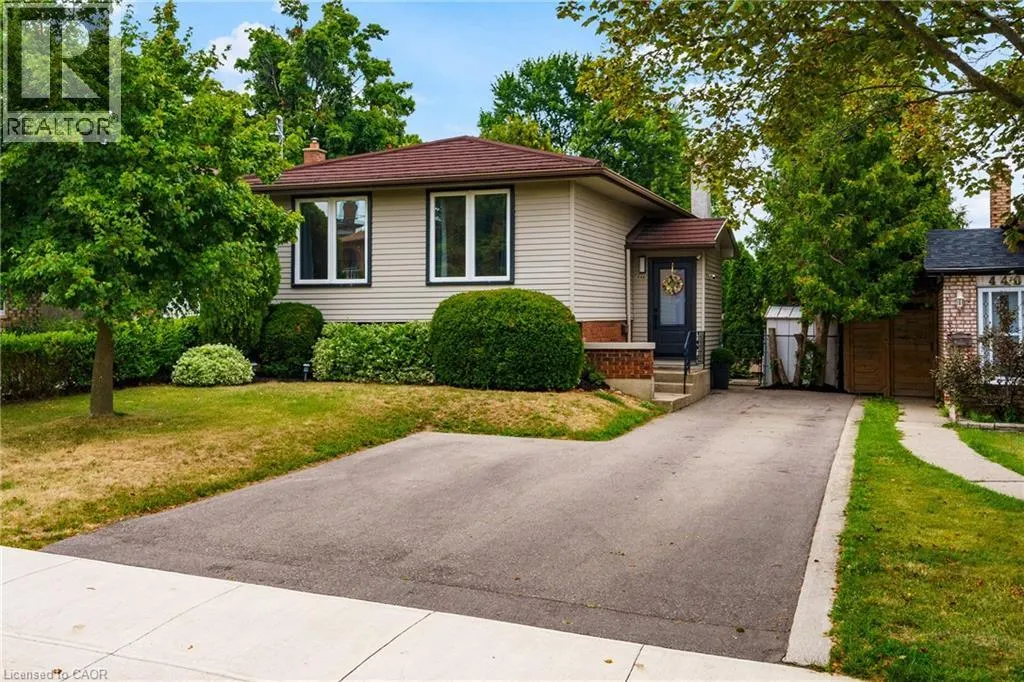 444 QUEEN VICTORIA Drive
