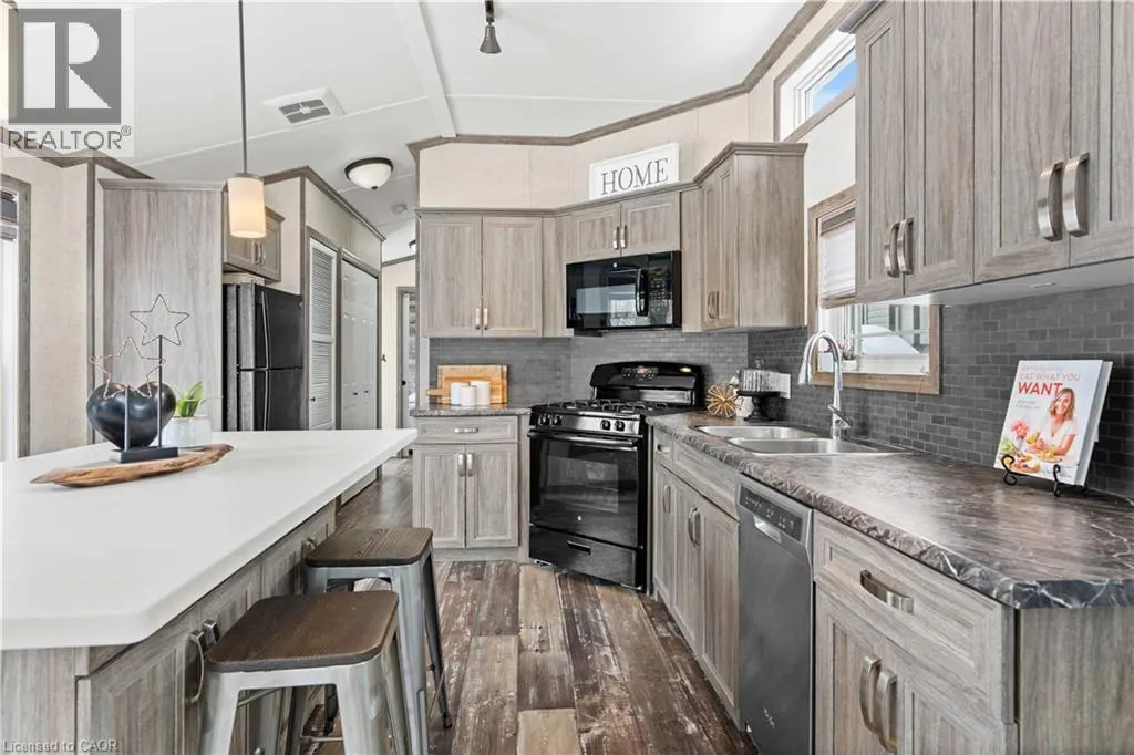 4449 MILBUROUGH Line Unit# 10 Oak St., #10 Oak St.