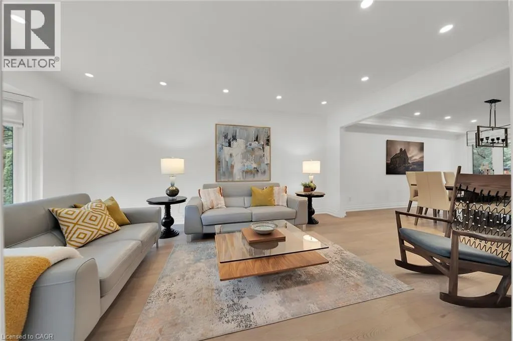26 HUNTINGWOOD Avenue