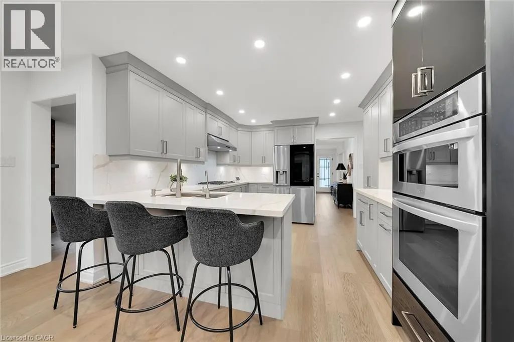 26 HUNTINGWOOD Avenue