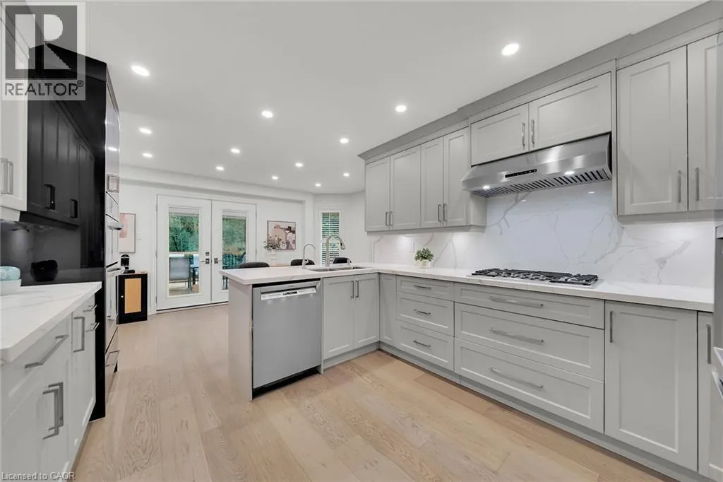 26 HUNTINGWOOD Avenue