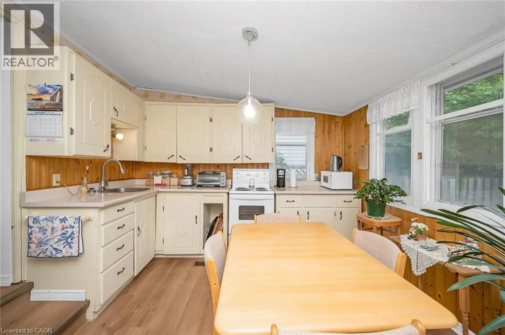 28-1/2 PELHAM Road