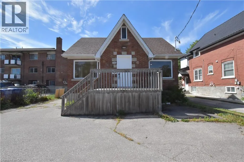 238 LOWTHER Street N