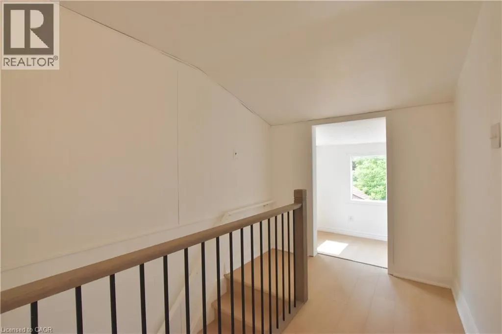 238 LOWTHER Street N