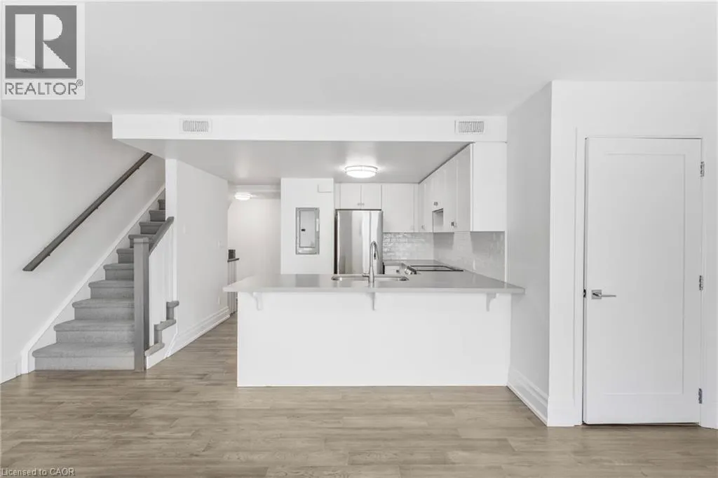 760 LAKESHORE Road E Unit# 206, #206