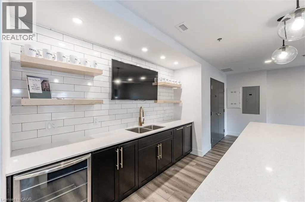 110 FERGUS Avenue Unit# 423, #423