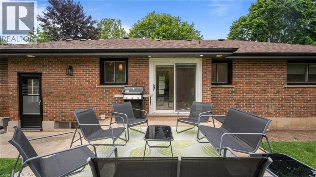 25 SENECA Crescent
