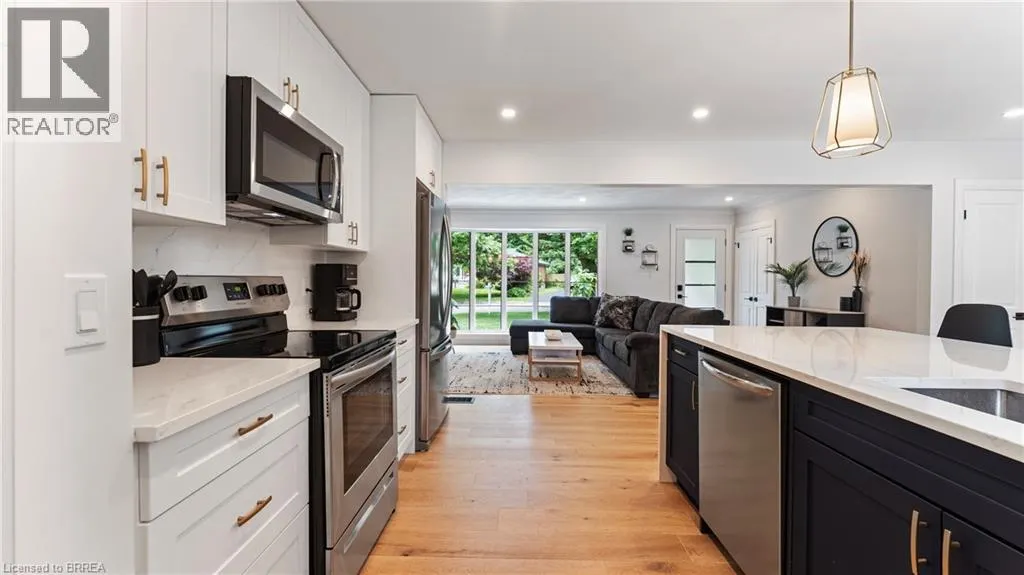 25 SENECA Crescent