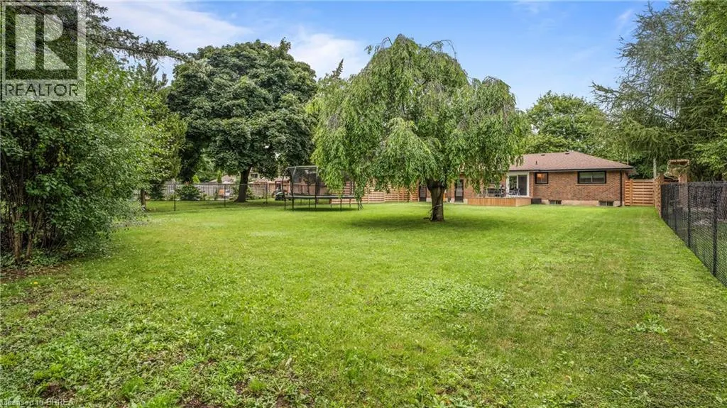 25 SENECA Crescent