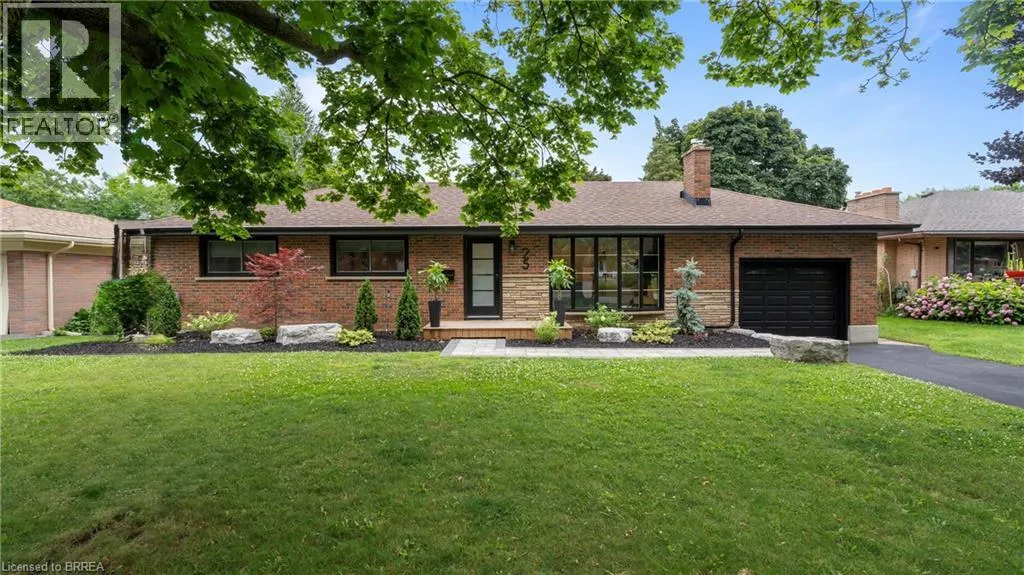 25 SENECA Crescent