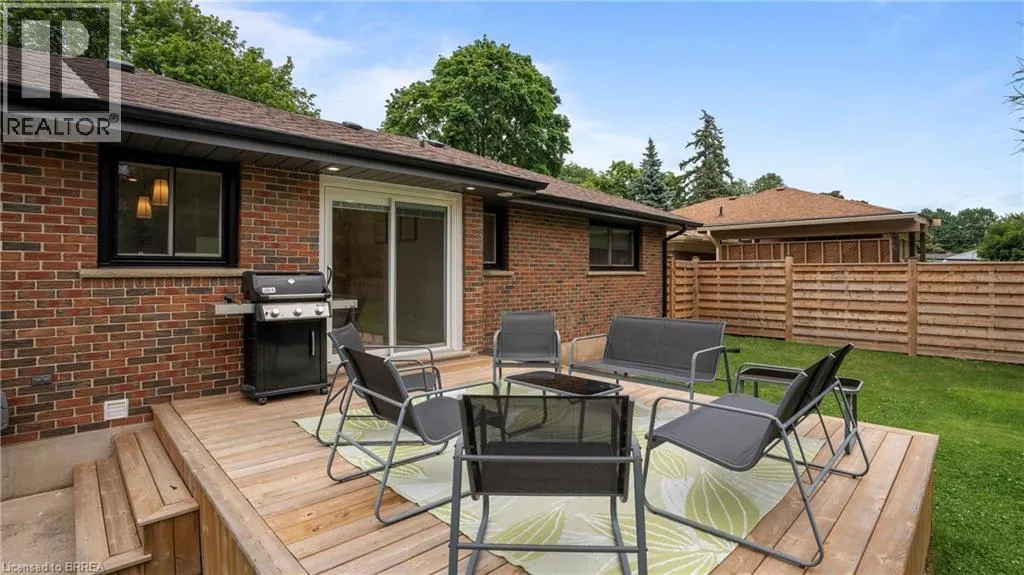 25 SENECA Crescent