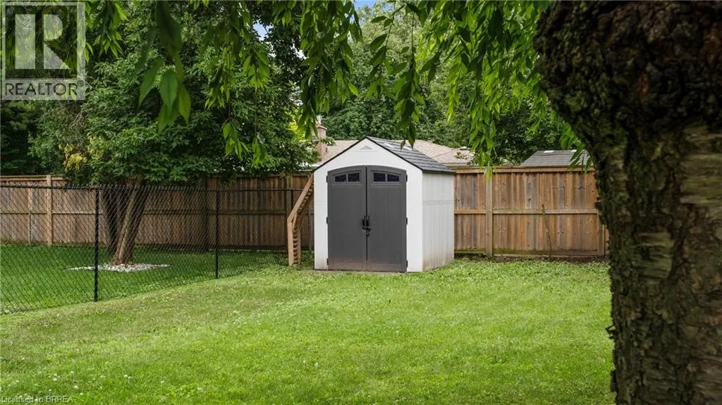 25 SENECA Crescent