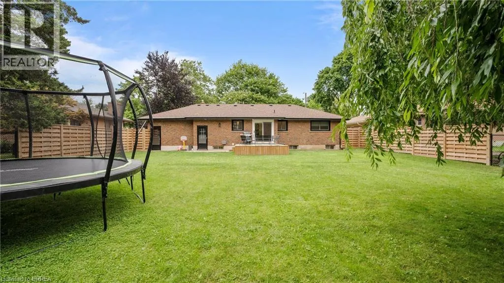 25 SENECA Crescent