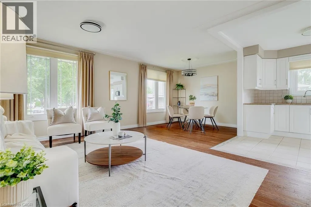 15 LAGUNA Crescent