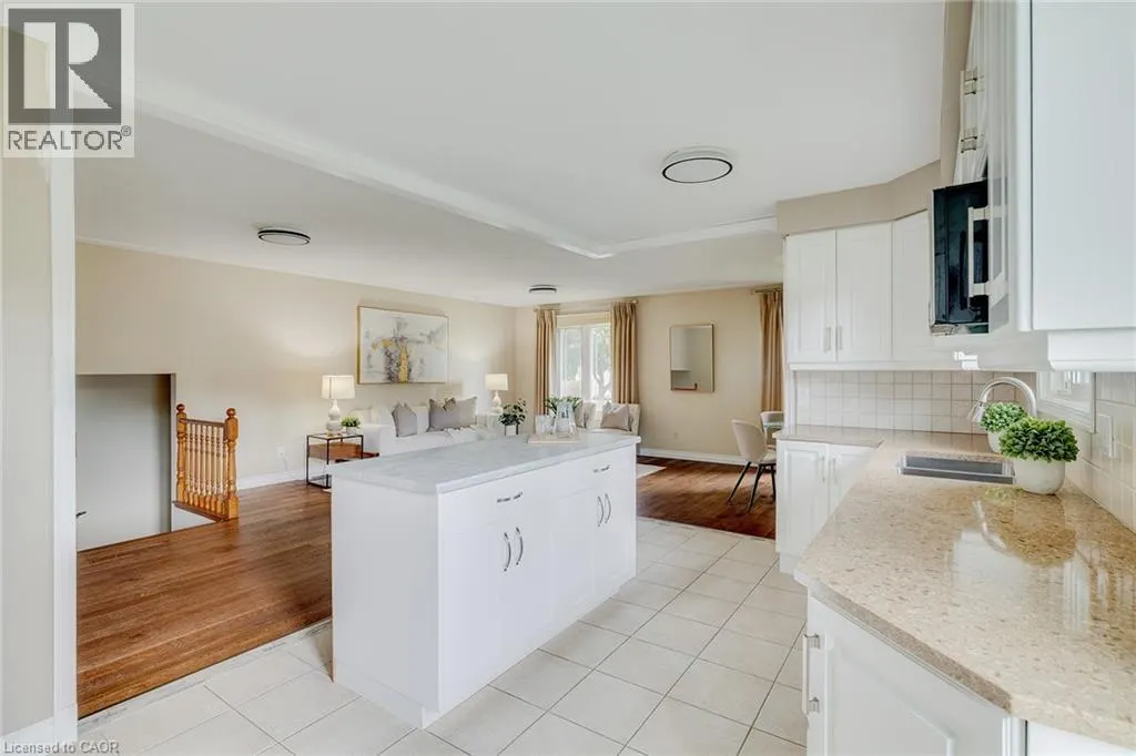 15 LAGUNA Crescent