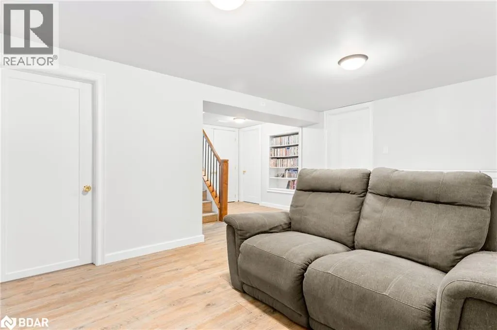 7 LEACH Street