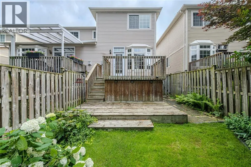 18 SUNNYCROFT Court