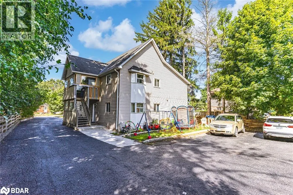 81 INNISFIL Street