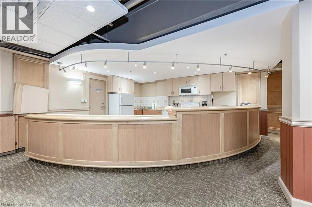 250 GLENRIDGE Drive S Unit# 1106, #1106