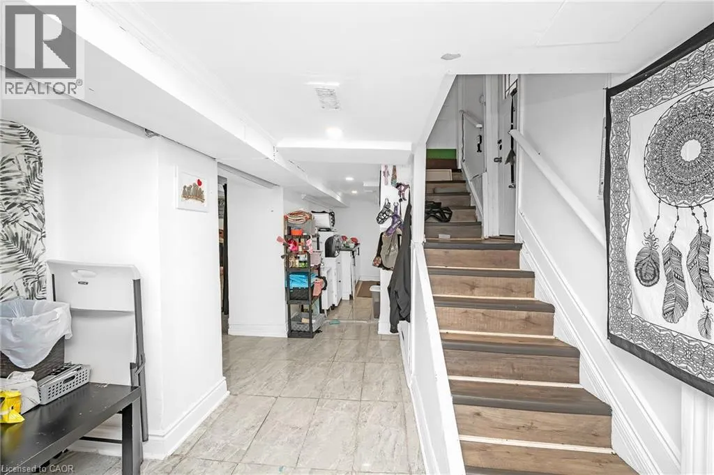 18 HUNTLEY Street