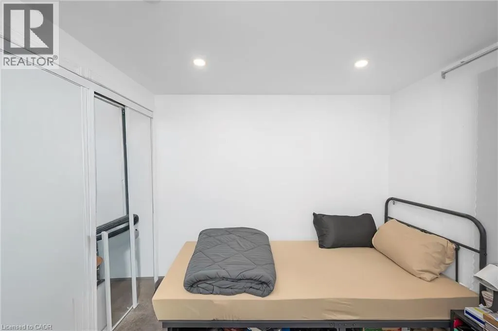 18 HUNTLEY Street