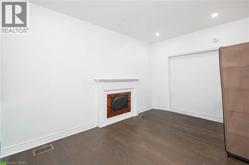 18 HUNTLEY Street