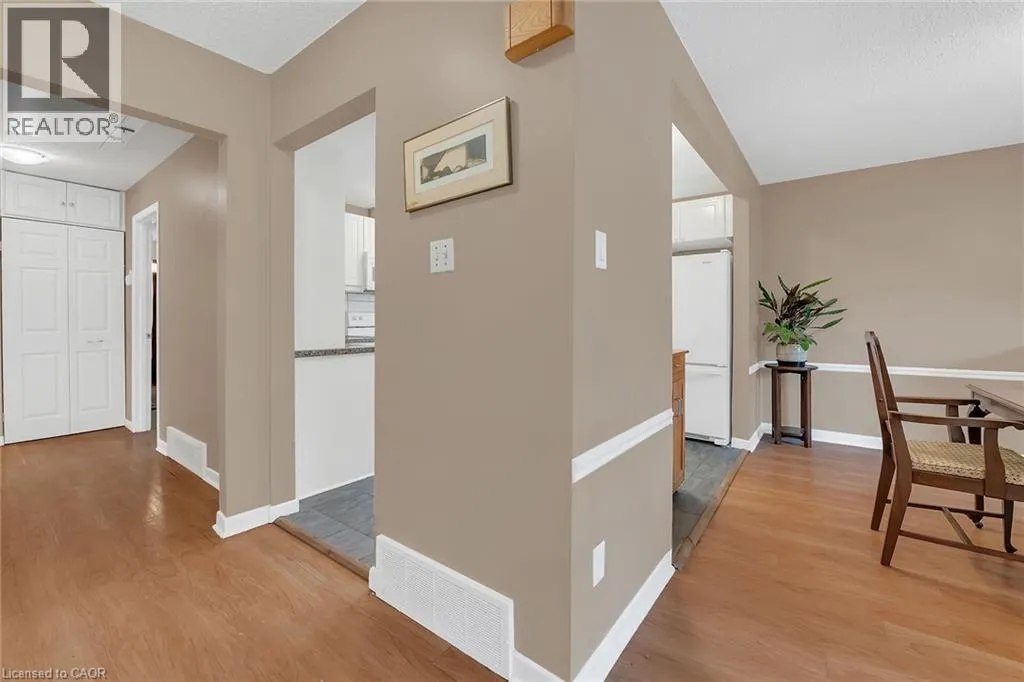 4 IVY Court