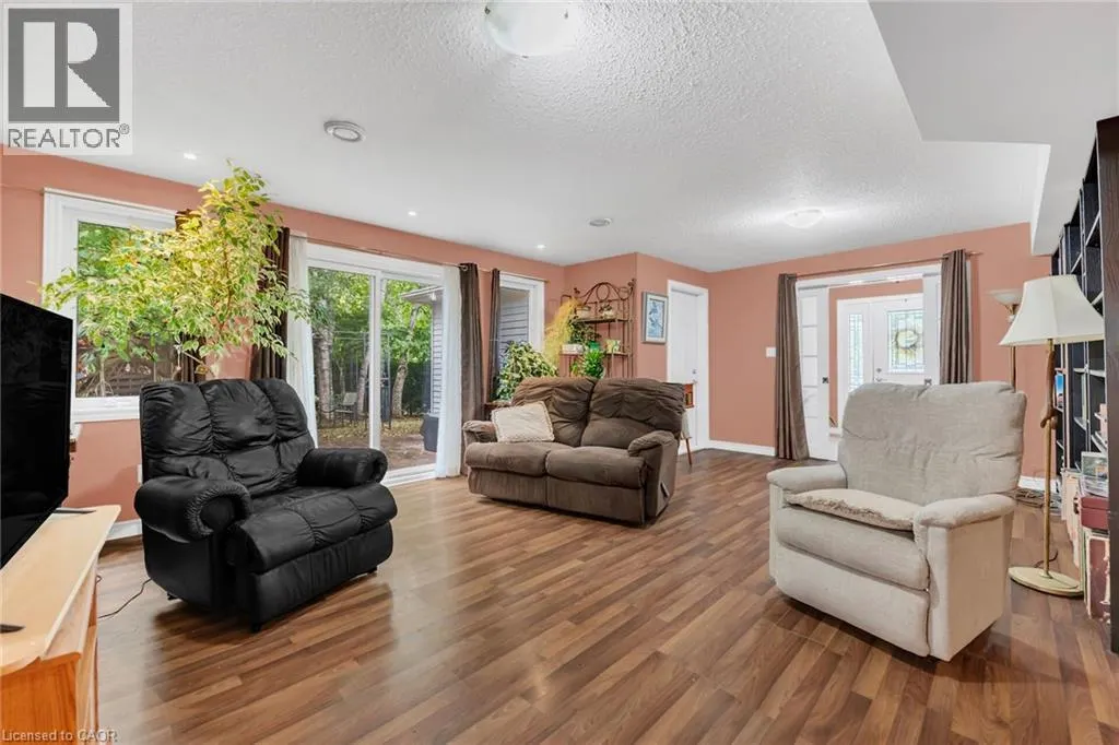 4 IVY Court