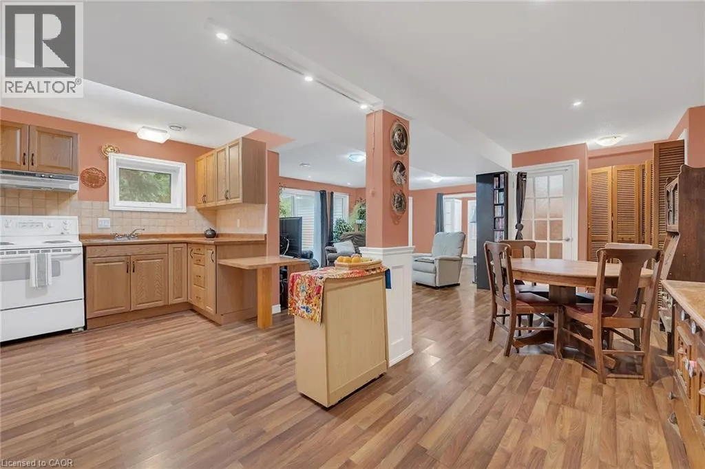 4 IVY Court