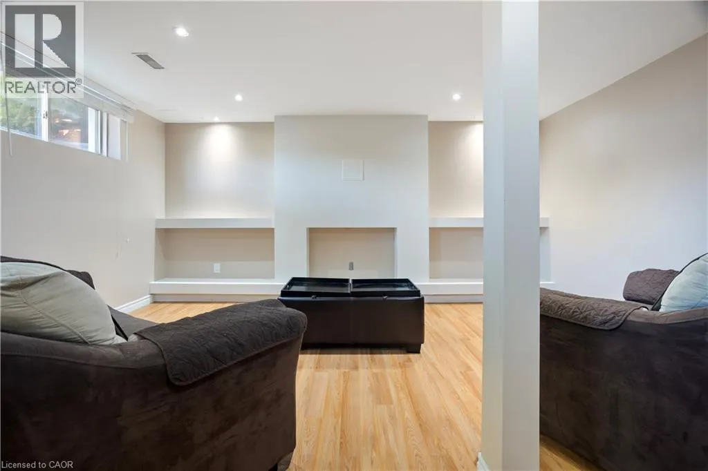 2 DONNENWERTH Drive
