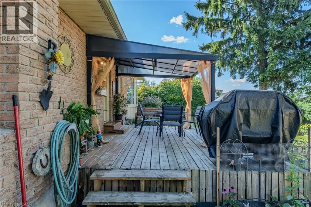 26 DOUGLAS Avenue
