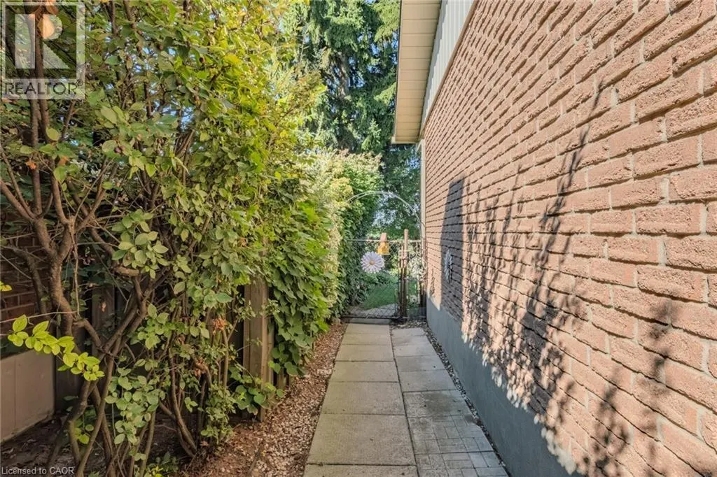26 DOUGLAS Avenue