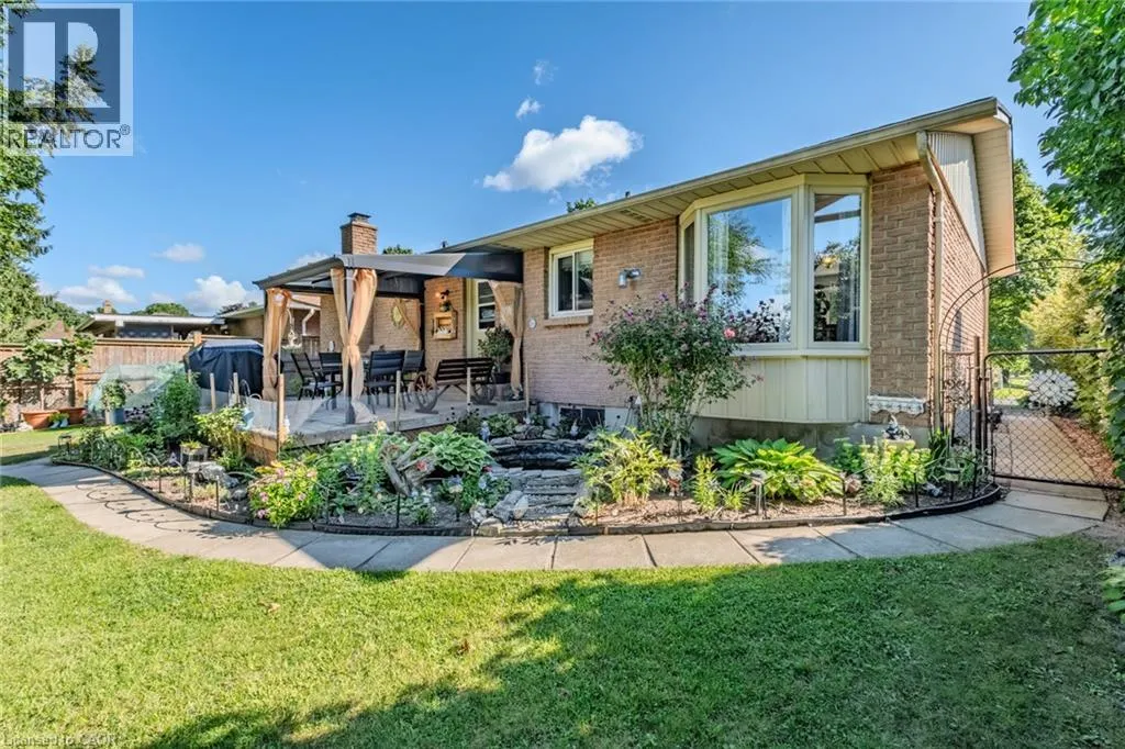 26 DOUGLAS Avenue