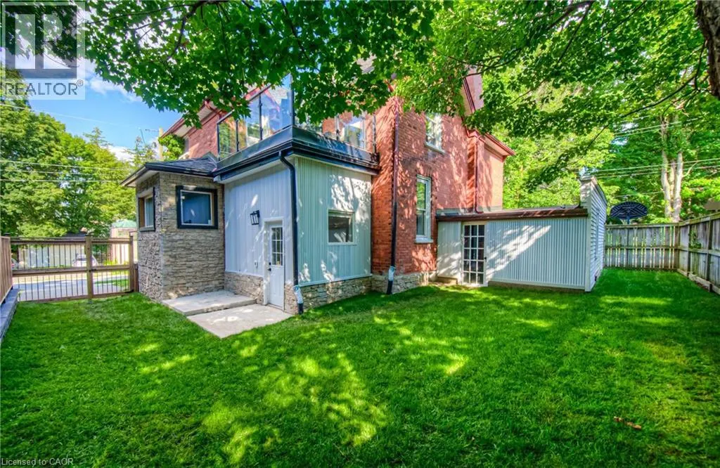102 WILLIAM Street W