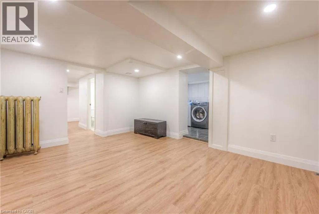 102 WILLIAM Street W