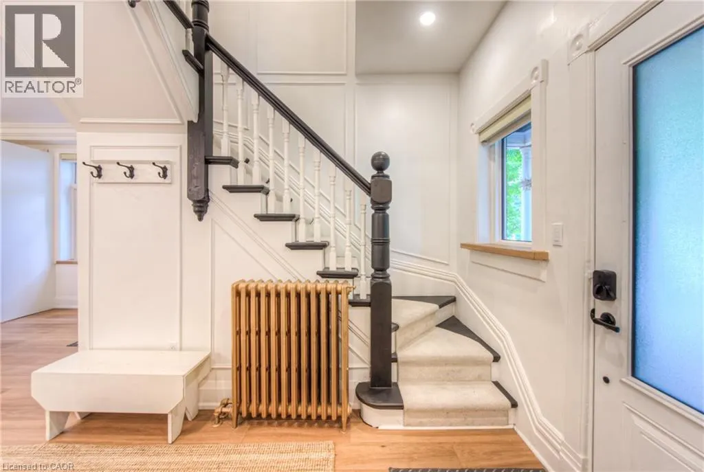 102 WILLIAM Street W