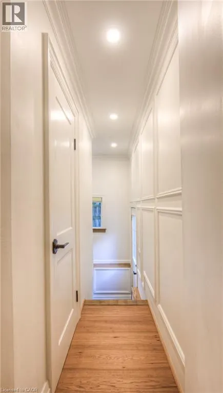 102 WILLIAM Street W