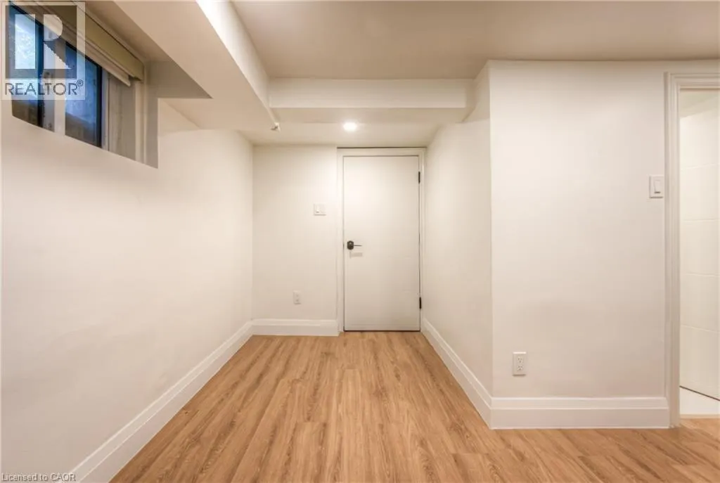 102 WILLIAM Street W