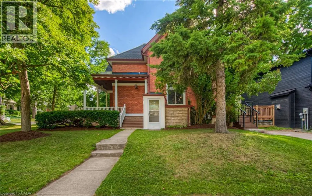 102 WILLIAM Street W