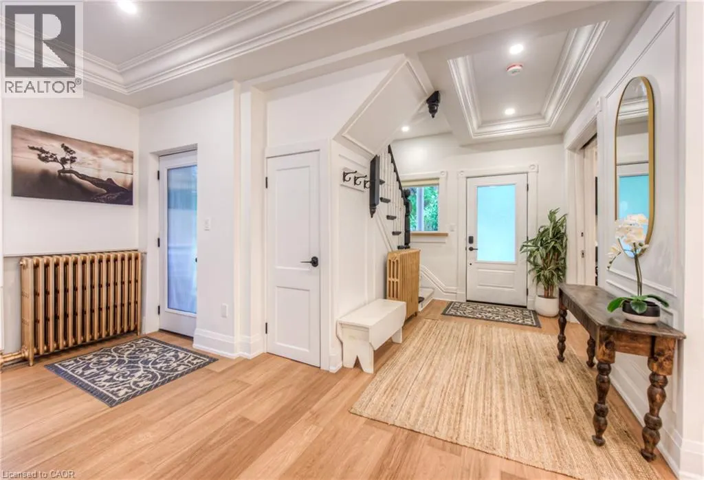 102 WILLIAM Street W