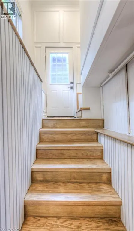 102 WILLIAM Street W