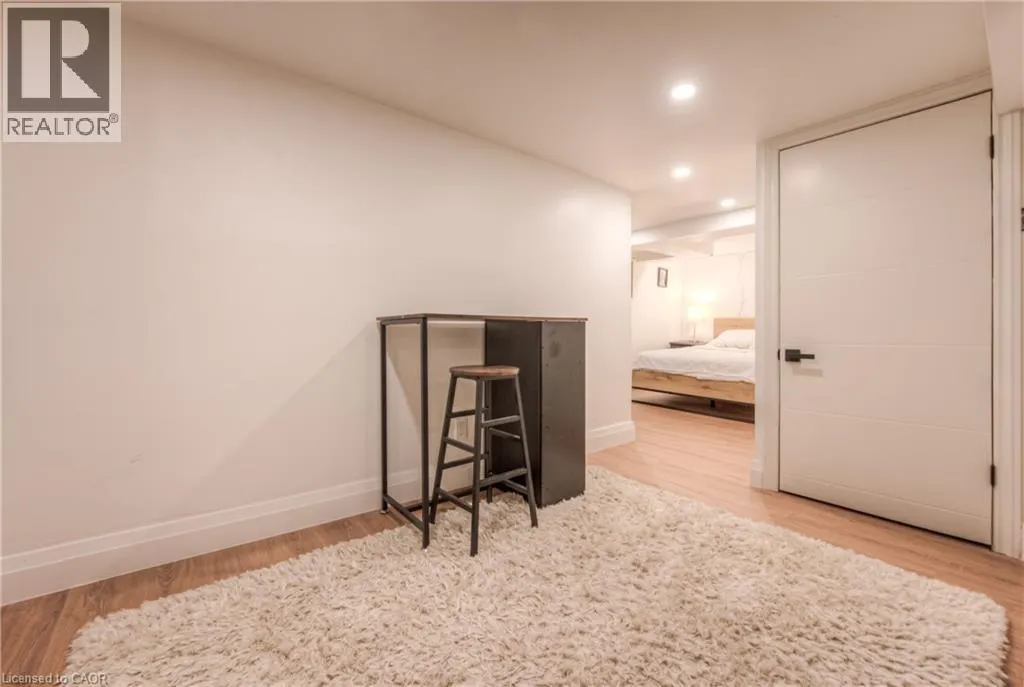102 WILLIAM Street W